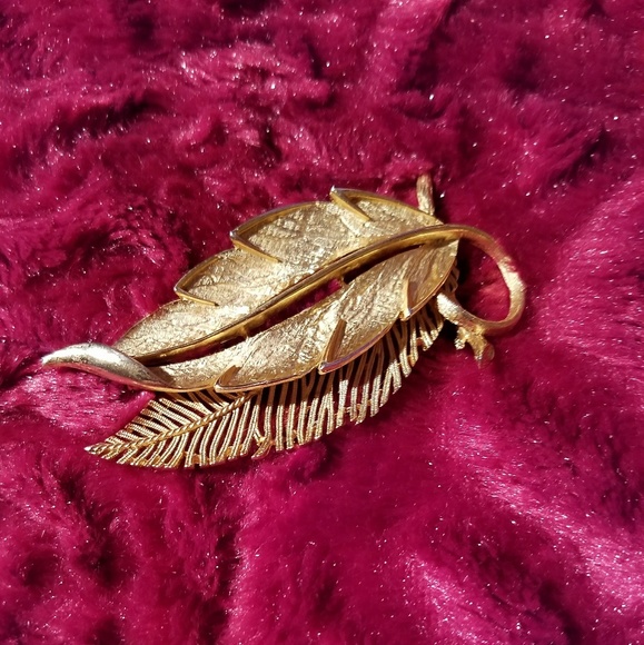 LISNER VINTAGE 1970's GOLD LEAF BROOCH! - Picture 3 of 8